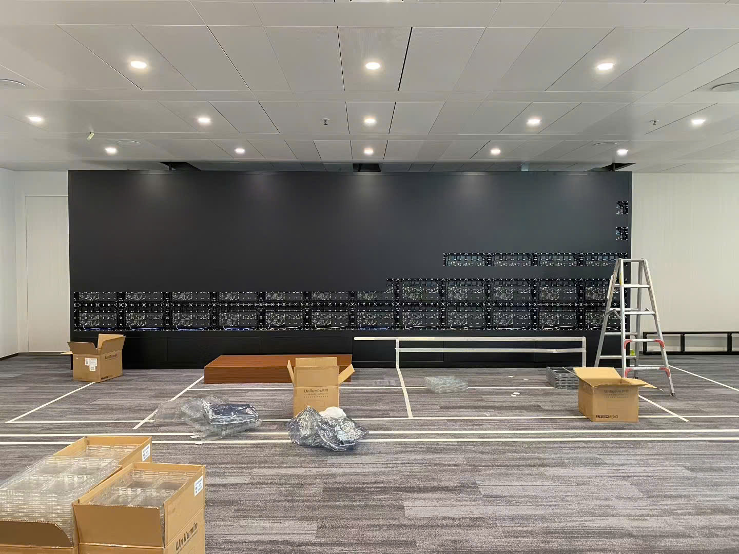 Man-hinh-led-gia-re-Led-link-aia (1)