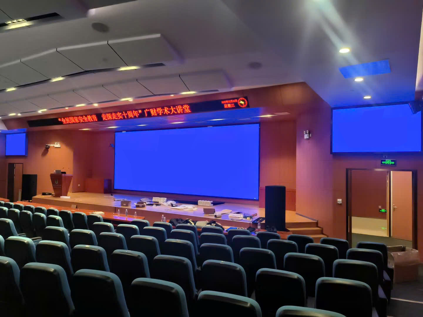 Man-hinh-led-gia-re-Led-link-aia-(6)